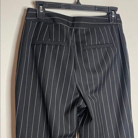 Frame Denim | Women’s Black Pinstripe Pleated Flare Bottom Crop Pants Size 4 - Picture 5 of 8